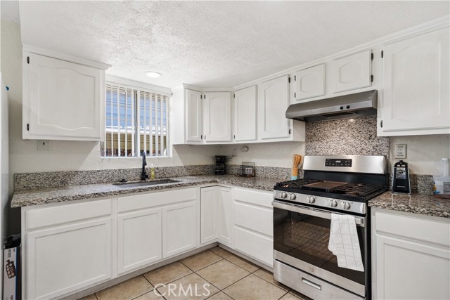 518 Lincoln Avenue, Bakersfield CA: https://media.crmls.org/medias/7c3aacee-6559-4209-91ba-82e53cc20f84.jpg