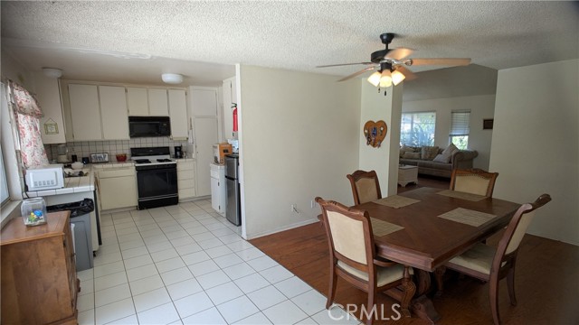 27636 Sequoia Glen Drive, Valencia CA: https://media.crmls.org/medias/7c3b06f9-b2e6-41c9-b125-ea76f1b7f3a5.jpg
