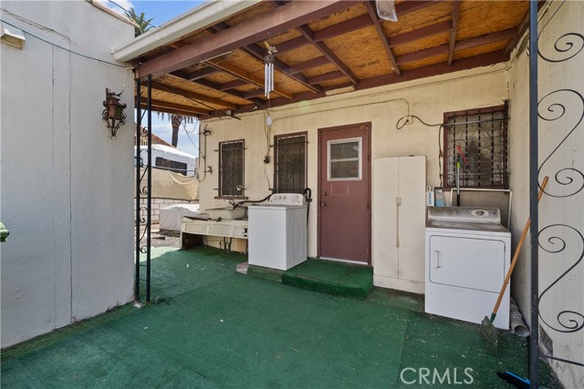 201 N Carondelet Street, Los Angeles CA: https://media.crmls.org/medias/7c3cbacb-2186-4cda-a824-ce21691ac444.jpg
