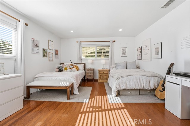 Image 11 of 34 For 713 Sycamore