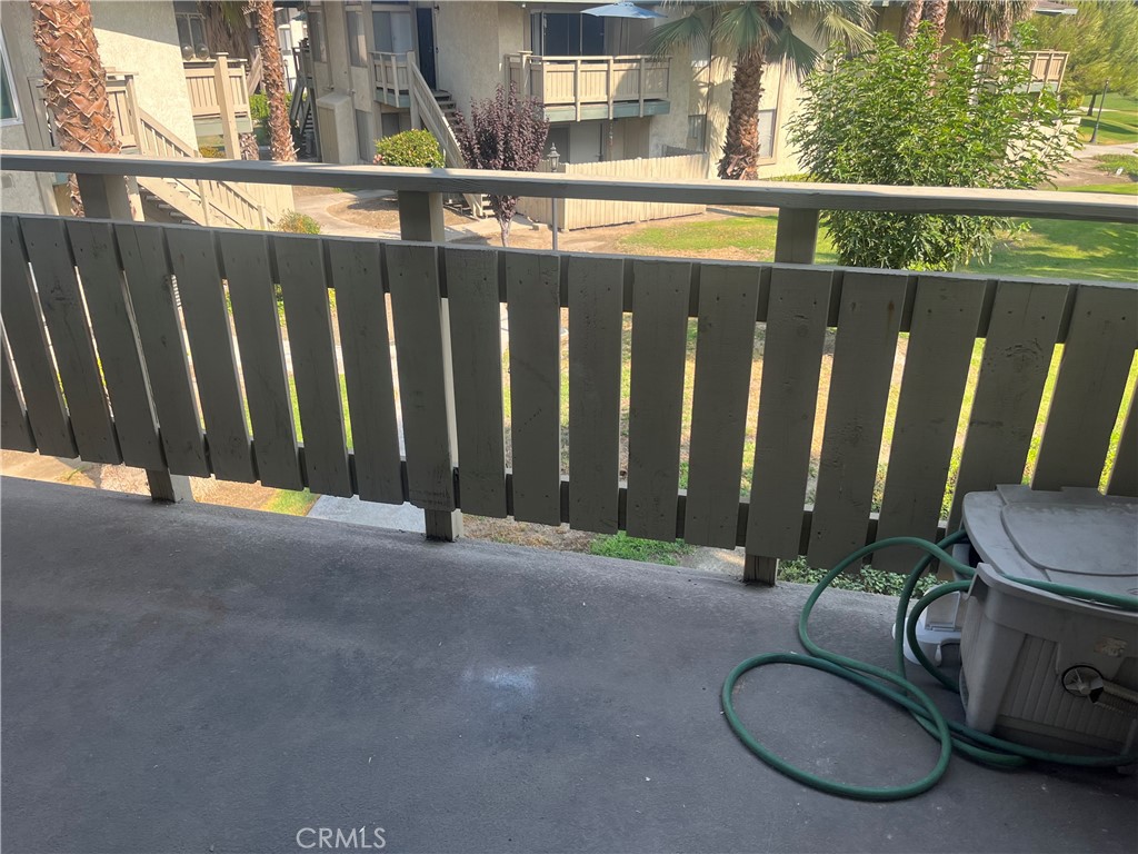 https://media.crmls.org/medias/7c3d37c4-a27b-4624-bb9a-e13b40894c16.jpg?preset=X-Large