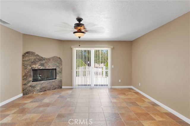 14572 Sultana Street, Hesperia CA: https://media.crmls.org/medias/7c3dbf64-72dc-4716-84f8-e57d44196d28.jpg