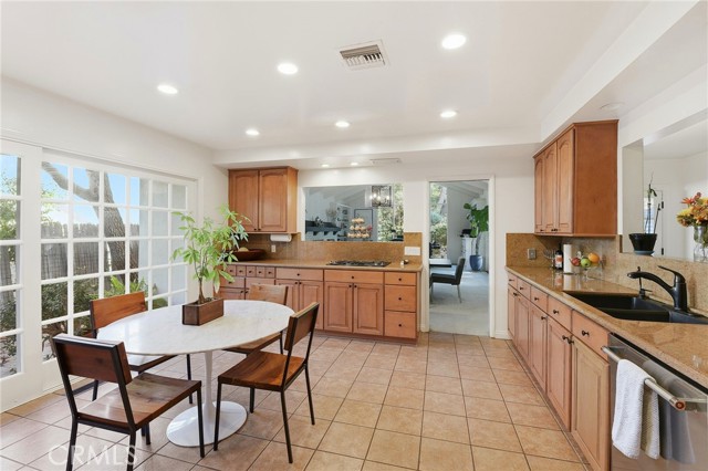 15936 Valley Wood Road, Sherman Oaks CA: https://media.crmls.org/medias/7c3f1a27-8679-4daa-a651-0e96d56c78a0.jpg