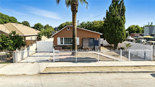 Detail Gallery Image 1 of 39 For 1271 W 19th St, San Bernardino,  CA 92411 - 4 Beds | 2 Baths