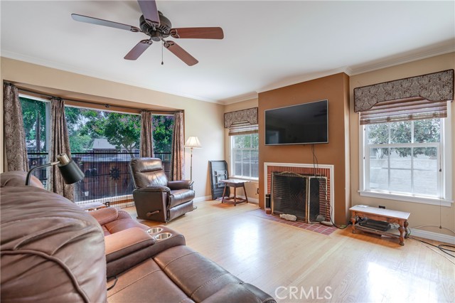Detail Gallery Image 11 of 33 For 2707 Windsor Ave, Altadena,  CA 91001 - 2 Beds | 2 Baths