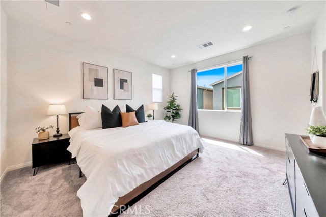 Detail Gallery Image 34 of 43 For 2132 Lacy Crossing Dr, Santa Ana,  CA 92701 - 4 Beds | 3/1 Baths
