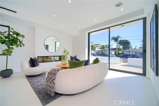 203 indianapolis Avenue, Huntington Beach CA: https://media.crmls.org/medias/7c3f9144-03d9-4708-905e-1c9ef107a4e4.jpg