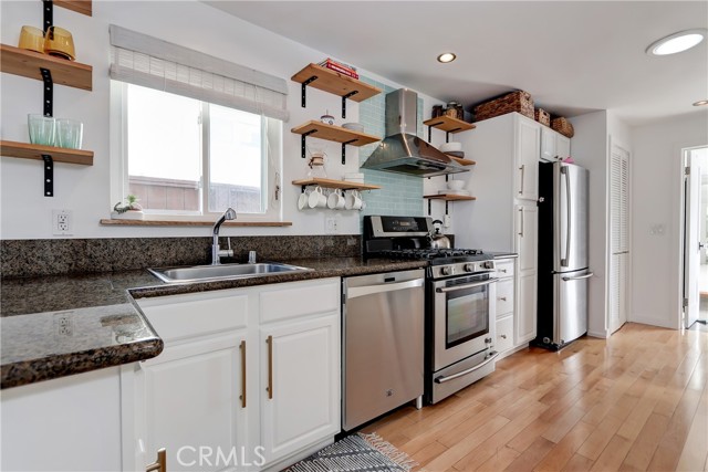 662 Rosecrans Avenue, Manhattan Beach, California 90266, 2 Bedrooms Bedrooms, ,1 BathroomBathrooms,Residential,Sold,Rosecrans,PW21211471