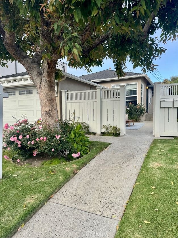 1302 Bonnie Brae Street, Hermosa Beach CA: https://media.crmls.org/medias/7c418b9b-58a4-48a0-aeec-f83173993257.jpg