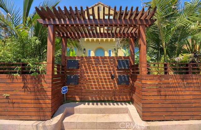 Detail Gallery Image 3 of 23 For 4539 1/2 St Elmo Dr, Los Angeles,  CA 90019 - 4 Beds | 3 Baths