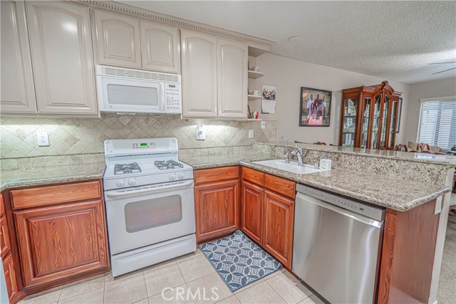 Detail Gallery Image 8 of 22 For 23732 via Tomas, Valencia,  CA 91355 - 3 Beds | 3 Baths