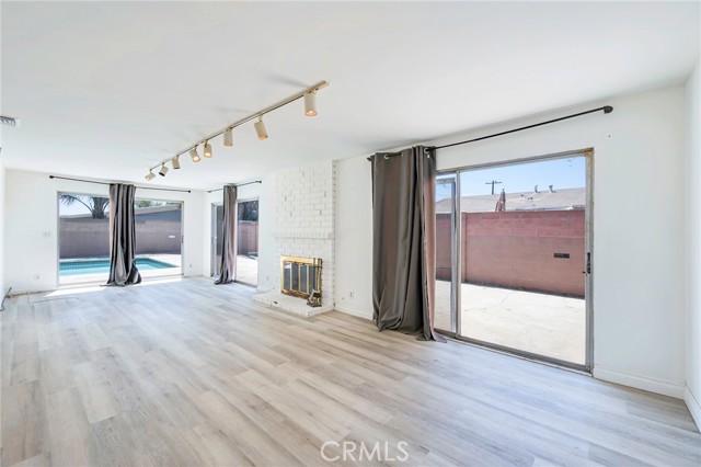 19342 Salmon Lane, Huntington Beach CA: https://media.crmls.org/medias/7c43ba4d-0da2-483b-8577-f08e4aadad51.jpg