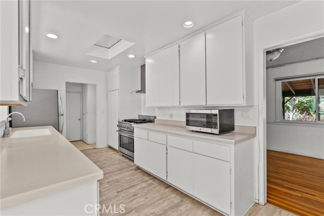 Detail Gallery Image 12 of 52 For 17917 Chase, Northridge,  CA 91325 - 3 Beds | 2/1 Baths