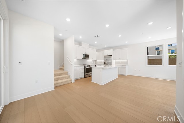 410 Lobata, Irvine CA: https://media.crmls.org/medias/7c448db8-7ff5-494f-83d8-781ff2f59754.jpg