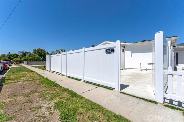 7865 Chastain Avenue, Reseda CA: https://media.crmls.org/medias/7c44f983-1546-45bd-b44d-70a14489a734.jpg