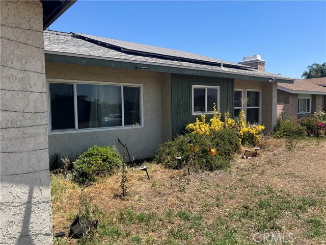 946 W Woodcrest Street, Bloomington CA: https://media.crmls.org/medias/7c452419-9a2f-471f-9927-5279db77f497.jpg