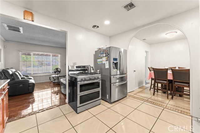 Detail Gallery Image 20 of 36 For 25479 Los Flores Dr, San Bernardino,  CA 92404 - 4 Beds | 2 Baths