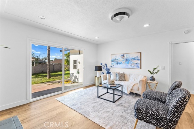 325 Echo Court, San Bernardino CA: https://media.crmls.org/medias/7c453bed-ae5b-4163-acdd-5f0f0ee277b0.jpg