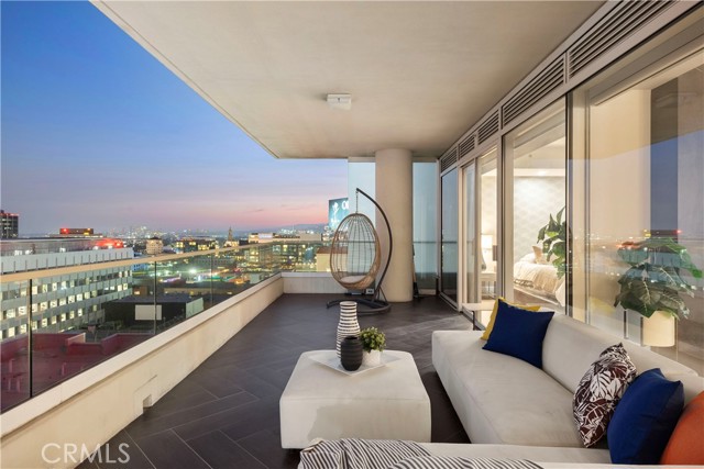 6250 Hollywood Boulevard, Los Angeles CA: https://media.crmls.org/medias/7c45e133-88c5-49d1-a9f4-1cdf81b70efd.jpg