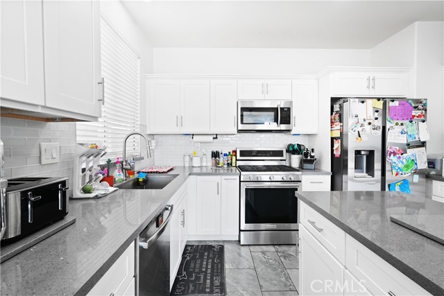 Detail Gallery Image 15 of 75 For 16075 Palomino Ln, Moreno Valley,  CA 92551 - 4 Beds | 2/1 Baths