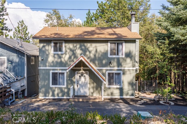 Detail Gallery Image 1 of 25 For 1187 Scenic Way, Rimforest,  CA 92378 - 2 Beds | 1/1 Baths