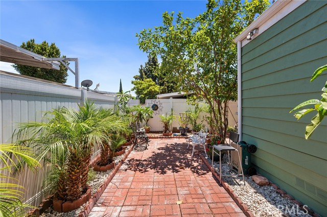 17701 Avalon Boulevard, Carson CA: https://media.crmls.org/medias/7c48bbd6-0f1d-465c-b447-6a8118cba492.jpg