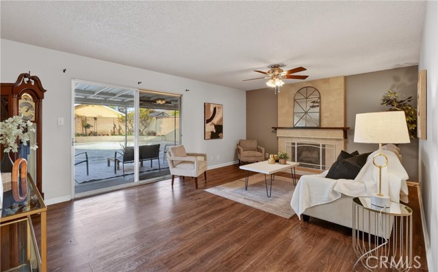 Detail Gallery Image 2 of 21 For 10401 Dakota, Garden Grove,  CA 92843 - 3 Beds | 2 Baths