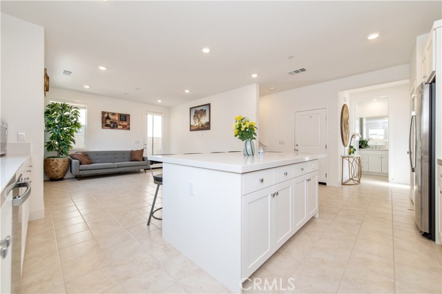 Detail Gallery Image 3 of 42 For 243 Yerba, Irvine,  CA 92618 - 4 Beds | 3/1 Baths
