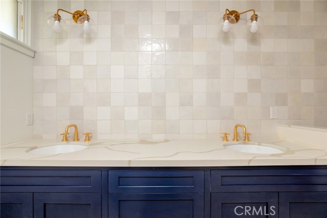 419 Avenue F, Redondo Beach, California 90277, 3 Bedrooms Bedrooms, ,1 BathroomBathrooms,Residential,Sold,Avenue F,SB22047389