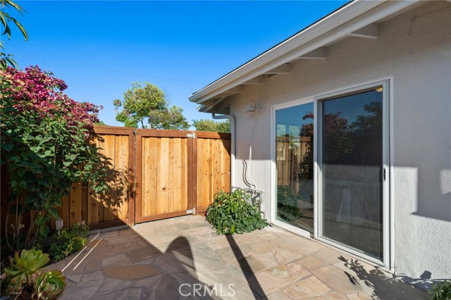 3273 Indiana Ave, Costa Mesa CA: https://media.crmls.org/medias/7c4b8b0d-a99f-4206-beac-77070df68b1a.jpg