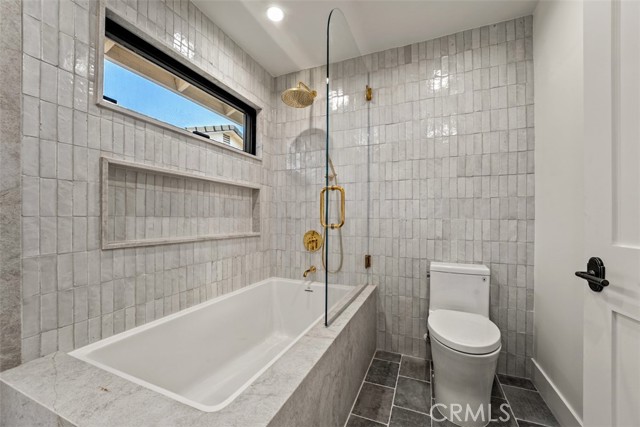 Detail Gallery Image 25 of 30 For 709 Emerald Bay, Laguna Beach,  CA 92651 - 3 Beds | 3 Baths