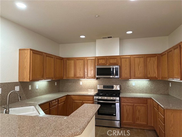 Detail Gallery Image 15 of 28 For 11450 Church St #120,  Rancho Cucamonga,  CA 91730 - 3 Beds | 2/1 Baths