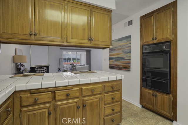 Detail Gallery Image 6 of 22 For 26822 Avenue of the Oaks, Newhall,  CA 91321 - 2 Beds | 2 Baths