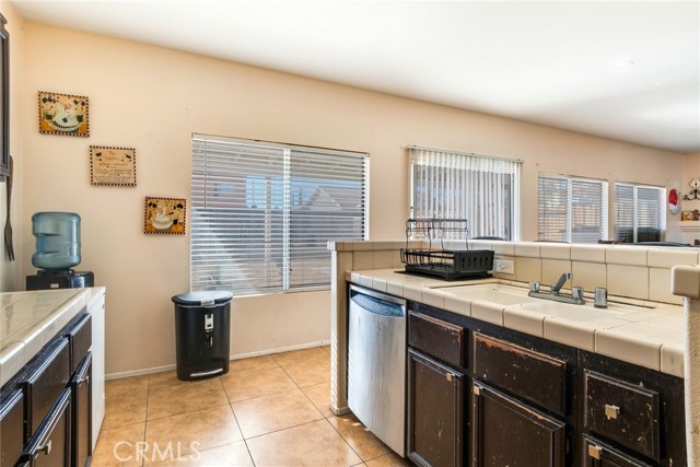 Detail Gallery Image 11 of 36 For 13835 Clear Valley Rd, Victorville,  CA 92392 - 4 Beds | 4 Baths