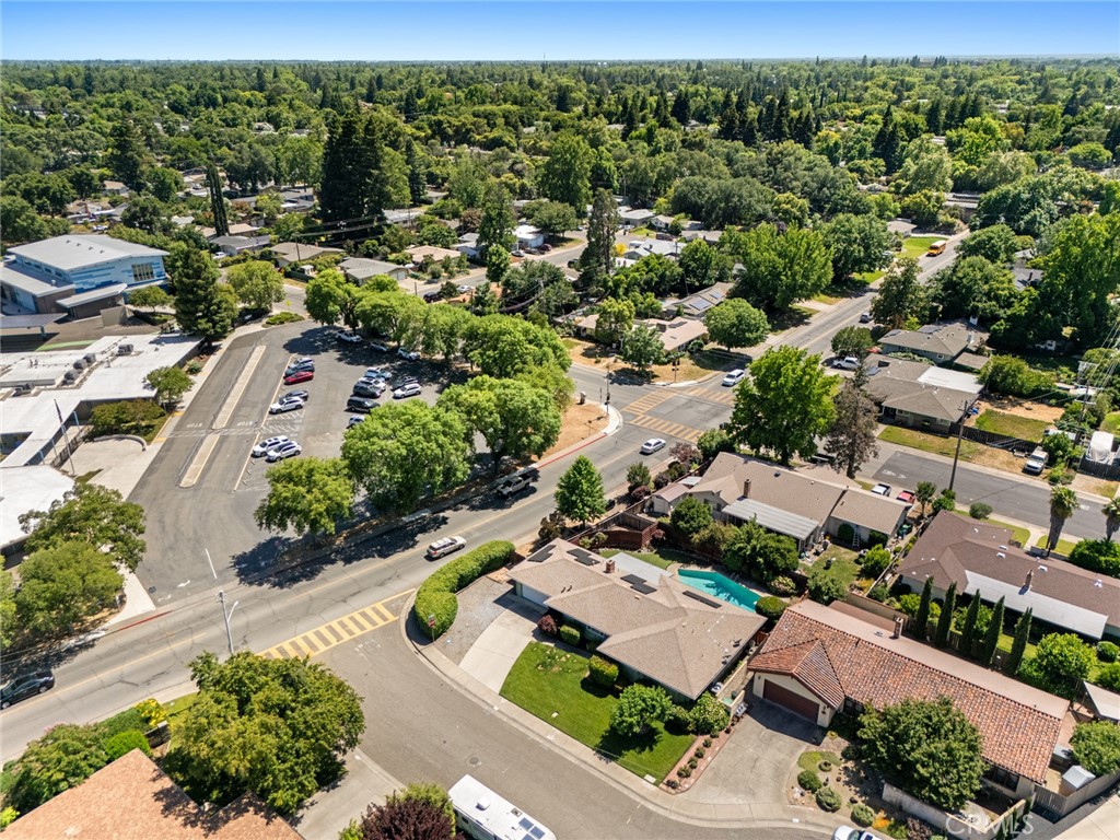 https://media.crmls.org/medias/7c4df29a-89ae-4a6c-aa4d-2a766b9a3e20.jpg?preset=X-Large