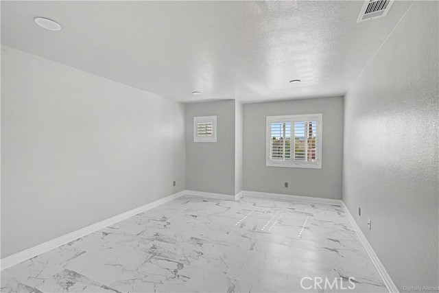 Detail Gallery Image 17 of 29 For 12714 Dorsey Ct, Victorville,  CA 92392 - 5 Beds | 3 Baths