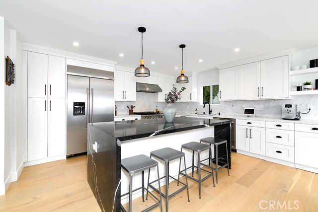 2111 Vista Entrada, Newport Beach CA: https://media.crmls.org/medias/7c4f08c2-f3dc-432c-b550-53612151fbc1.jpg