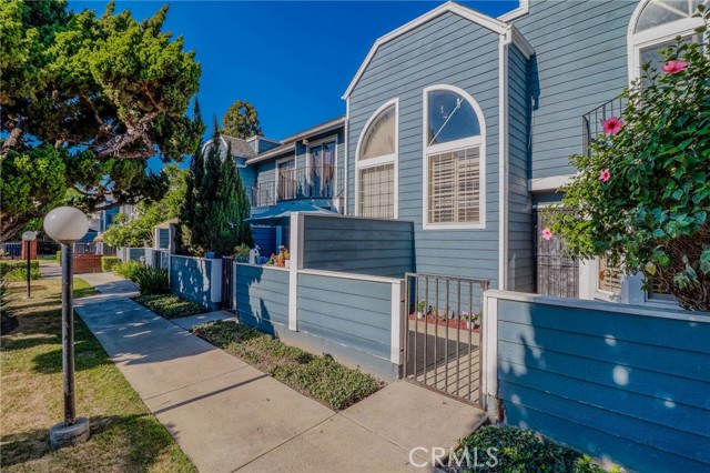 14738 Pioneer Boulevard, Norwalk CA: https://media.crmls.org/medias/7c50b5ae-ee1e-4d11-9f75-ea2486def417.jpg