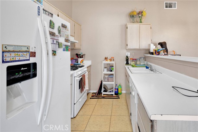 Detail Gallery Image 9 of 25 For 14753 Kimberly, Adelanto,  CA 92301 - 3 Beds | 2 Baths