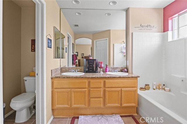8383 E Arrowhead Way, Anaheim Hills CA: https://media.crmls.org/medias/7c519a46-2830-419b-951e-642e7f2e4a04.jpg