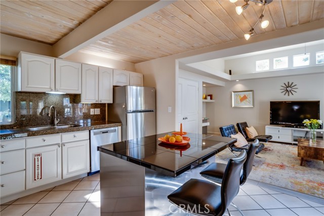 Detail Gallery Image 8 of 69 For 576 E Desert Holly Cir, Palm Springs,  CA 92262 - 3 Beds | 2 Baths