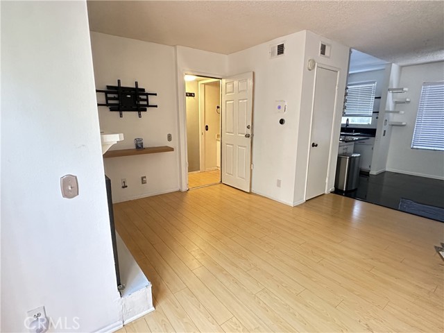 9336 Van Nuys Boulevard, Panorama City CA: https://media.crmls.org/medias/7c51cb5e-40cc-47a1-b2db-ec513a8f0930.jpg