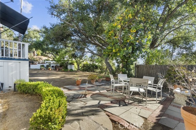1815 Las Flores Drive, Glendale CA: https://media.crmls.org/medias/7c51d570-4211-45e1-a9fe-36c455136618.jpg