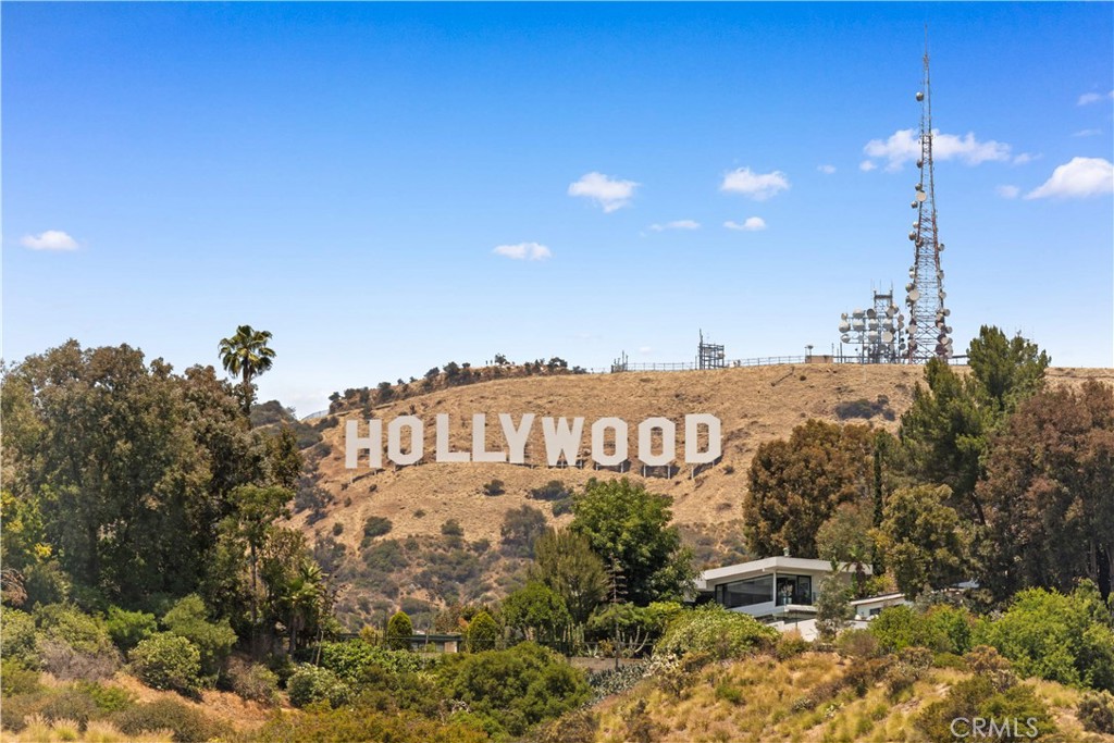 https://media.crmls.org/medias/7c521b6e-5909-4950-9e39-0686479e152a.jpg?preset=X-Large