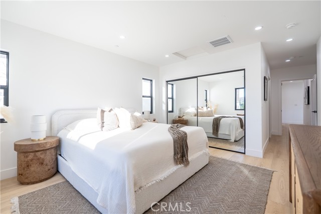 Detail Gallery Image 14 of 35 For 1719 Landis, Burbank,  CA 91504 - 6 Beds | 4 Baths