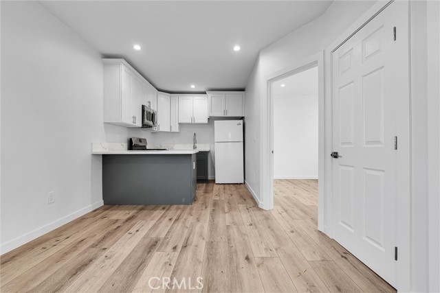 Detail Gallery Image 4 of 21 For 1020 Dennis #B,  Simi Valley,  CA 93065 - 1 Beds | 1 Baths