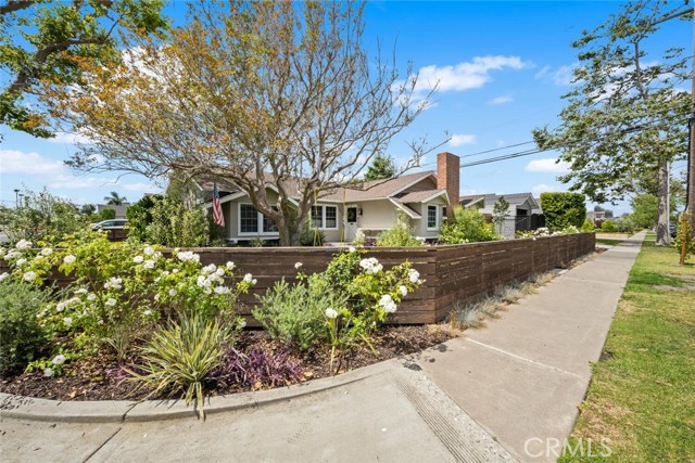 3272 Woodstock Road, Los Alamitos CA: https://media.crmls.org/medias/7c545dc2-a1e4-4034-a3e8-51215f6f3a0a.jpg