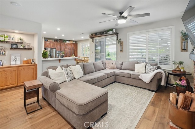 28433 Pinewood Court, Saugus CA: https://media.crmls.org/medias/7c54669f-dbb3-4179-b71a-e2a6bb19e1f8.jpg