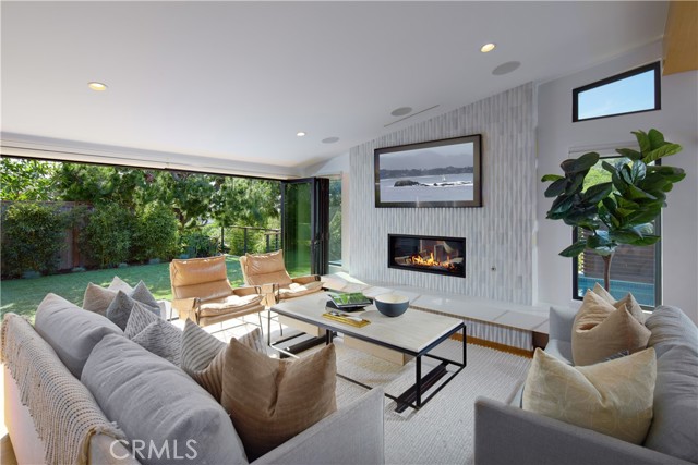 Detail Gallery Image 4 of 47 For 333 Milford Dr, Corona Del Mar,  CA 92625 - 4 Beds | 4/1 Baths