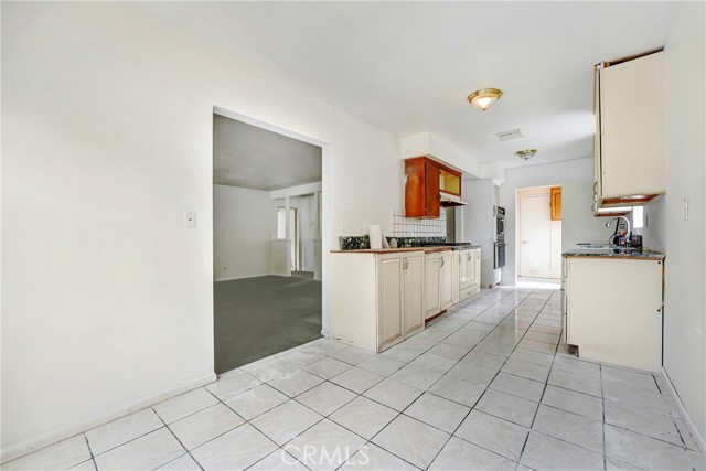15834 Mayall Street, North Hills CA: https://media.crmls.org/medias/7c54e886-a314-4742-815e-24d698819be1.jpg